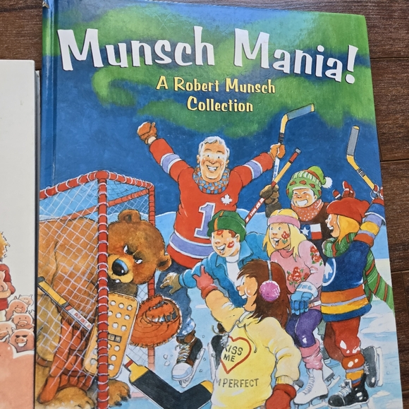 ROBERT MUNSCH BOOK LOT - Picture 6 of 16